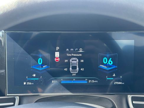 Used 2024 Hyundai Elantra SEL FWD image 15