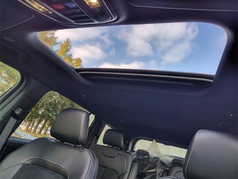 New 2025 Jeep Grand Cherokee L Altitude image 3