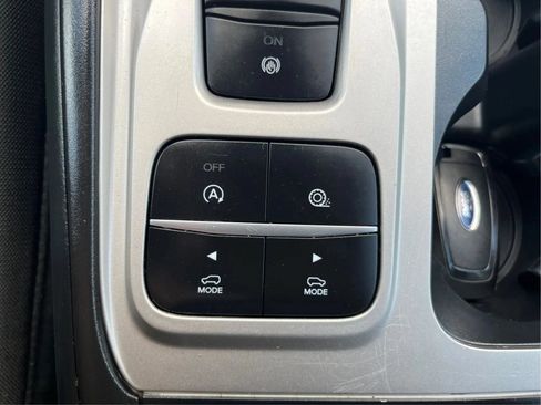 Used 2021 Ford Explorer XLT RWD image 25
