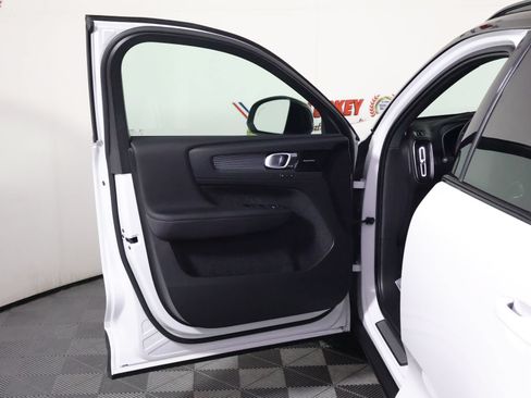 Used 2021 Volvo XC40 T5 R-Design w/ Advanced Package AWD/4WD image 24