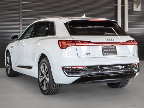Used 2024 Audi Q8 e-tron Premium Plus w/ Premium Plus Package AWD/4WD image 2