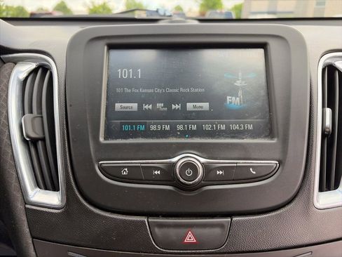 Used 2016 Chevrolet Malibu LT FWD image 12