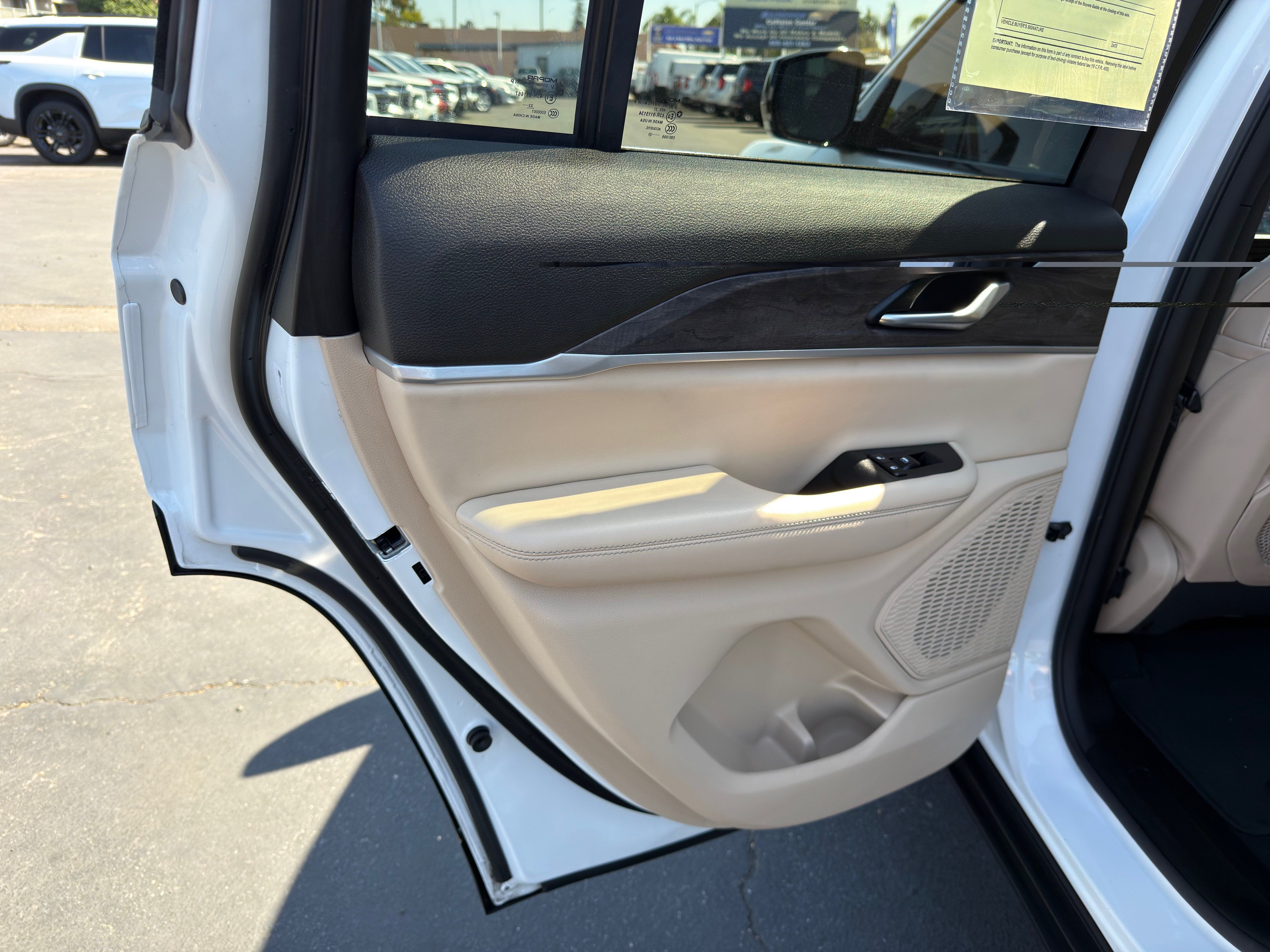 Used 2023 Jeep Grand Cherokee Limited w/ Trailer Tow Prep Group (B) AWD/4WD image 18