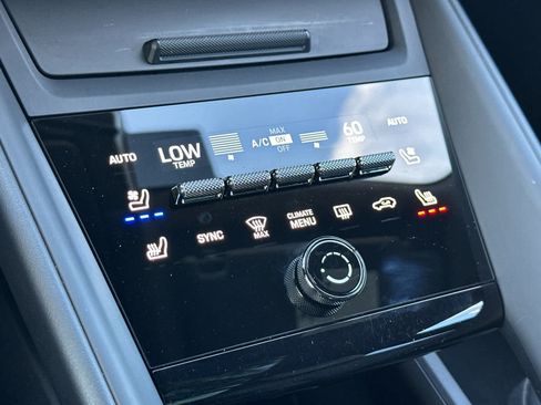 Certified 2025 Porsche Macan Electric RWD image 23