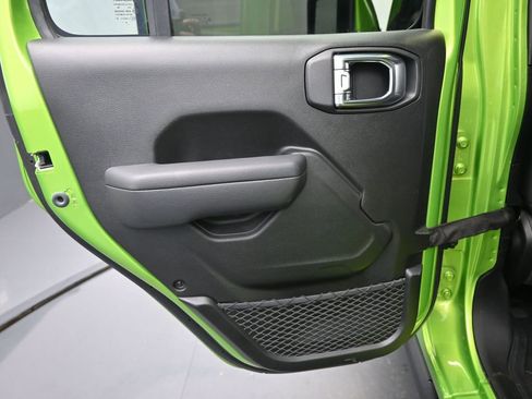 Used 2025 Jeep Gladiator Mojave w/ Safety Group image 14