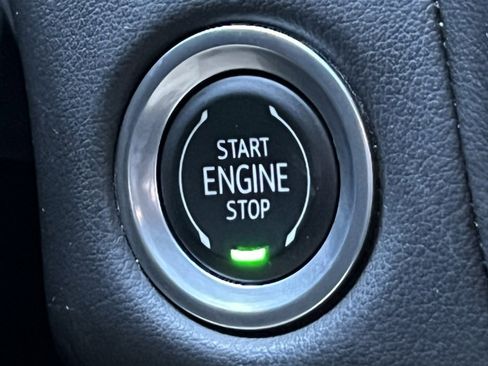 Used 2023 GMC Yukon XL AT4 image 33