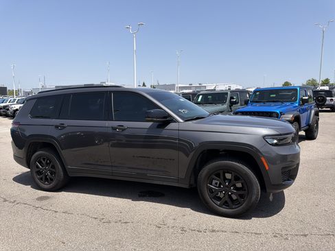 Used 2025 Jeep Grand Cherokee L Altitude AWD/4WD image 13