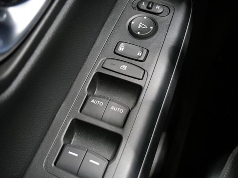 Used 2025 Honda CR-V EX image 14