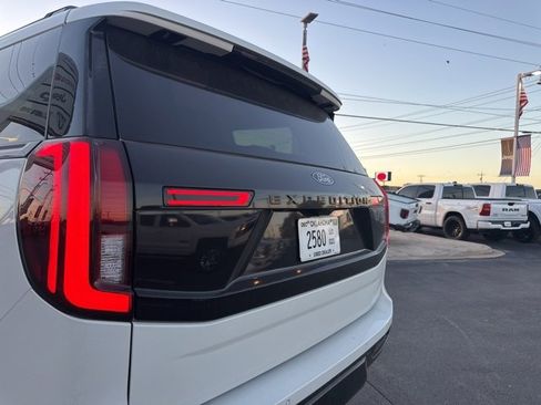 Used 2025 Ford Expedition Tremor image 12