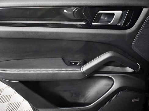 Used 2020 Porsche Cayenne image 36