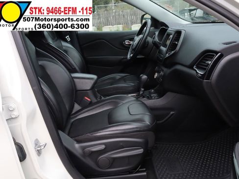 Used 2019 Jeep Cherokee Latitude Plus AWD/4WD image 20
