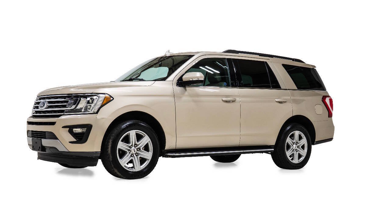 Used 2018 Ford Expedition XLT w/ Equipment Group 202A RWD image 2