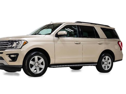 Used 2018 Ford Expedition XLT w/ Equipment Group 202A RWD image 2