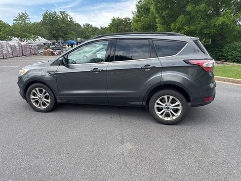 Used 2017 Ford Escape SE w/ Equipment Group 201A FWD image 7