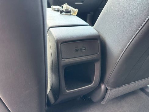 Used 2025 Chevrolet Trax LT FWD image 17
