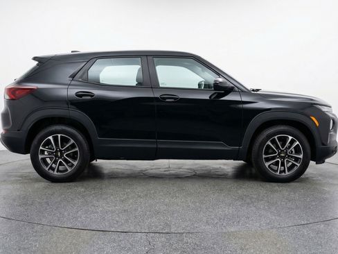 Used 2025 Chevrolet TrailBlazer LT image 11