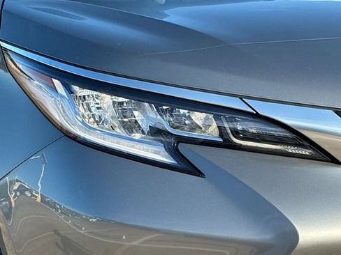 Used 2026 Toyota Sienna Limited FWD image 28