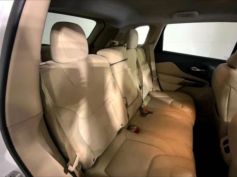 Used 2019 Jeep Cherokee Latitude w/ Cold Weather Group image 23