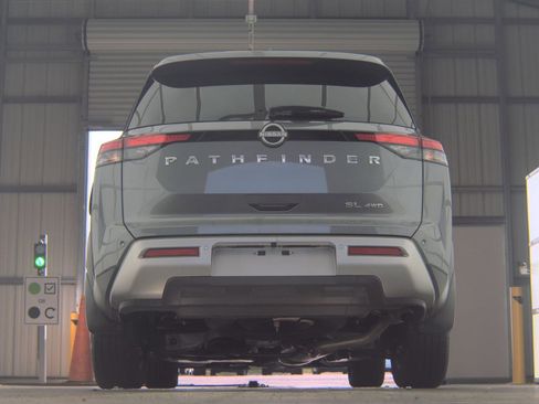 Used 2025 Nissan Pathfinder SL image 7