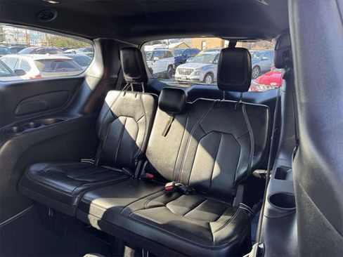 Used 2024 Chrysler Pacifica Limited image 11