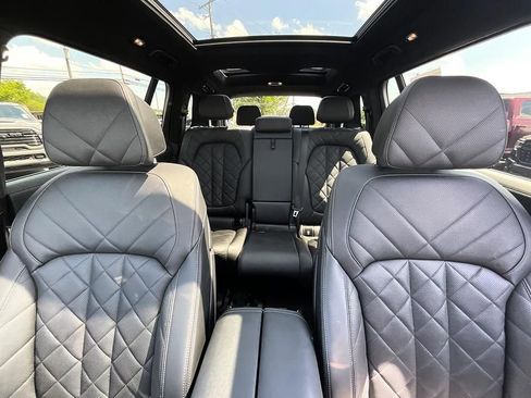 Used 2023 BMW X7 xDrive40i w/ M Sport Package AWD/4WD image 37