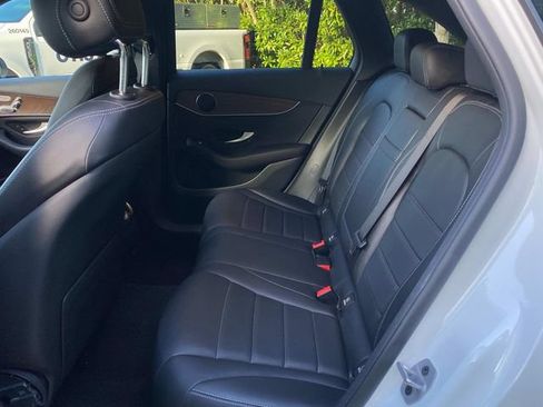 Used 2021 Mercedes-Benz GLC 300 4MATIC image 9