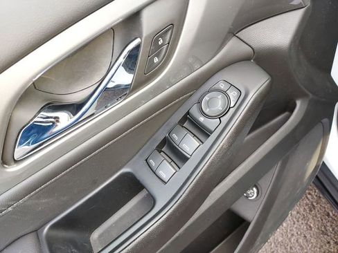 Certified 2023 Chevrolet Traverse LT image 17