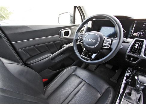 Certified 2023 Kia Sorento SX FWD image 9