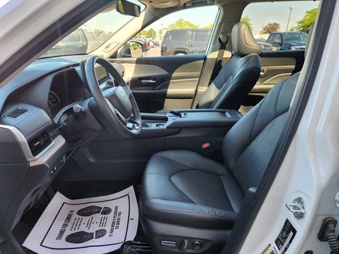 Used 2024 Toyota Grand Highlander AWD image 25