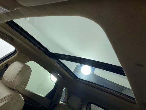 Certified 2018 Cadillac XT5 Platinum w/ Driver Assist Package image 11