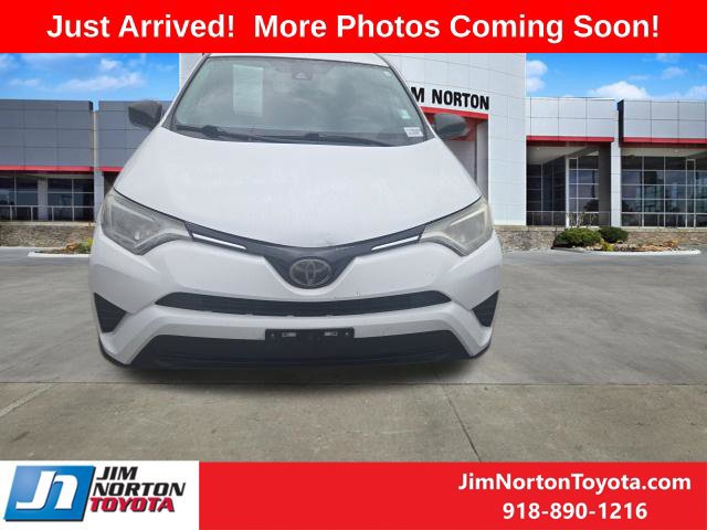 Used 2018 Toyota RAV4 LE FWD image 3
