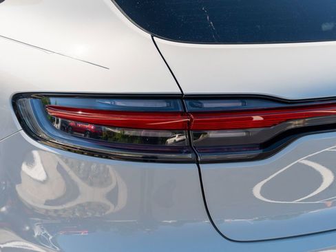Used 2020 Porsche Macan AWD/4WD image 19