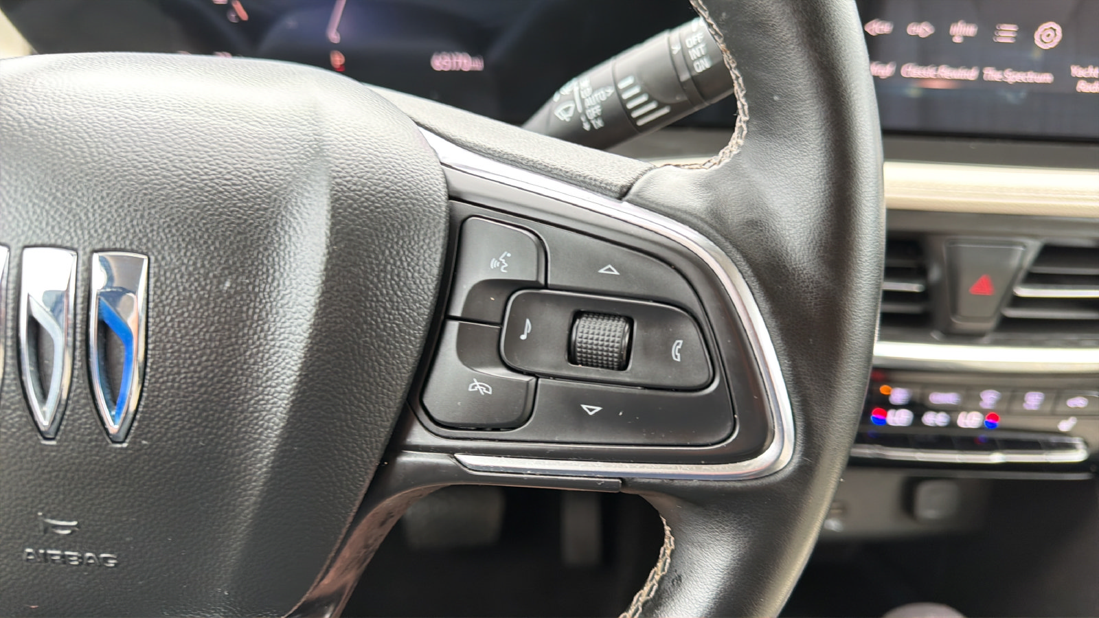 Used 2024 Buick Encore GX Avenir w/ Avenir Convenience Package AWD/4WD image 18