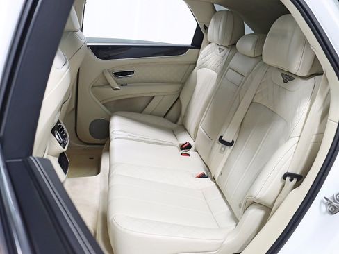 Used 2017 Bentley Bentayga AWD/4WD image 37