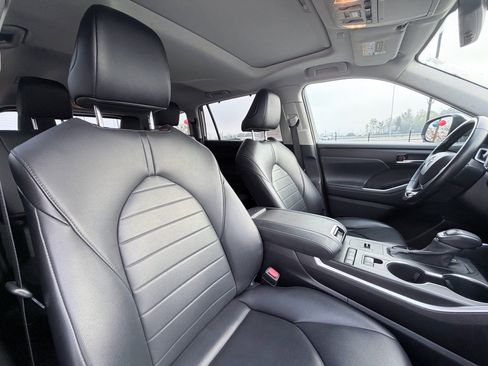 Used 2021 Toyota Highlander XLE image 23