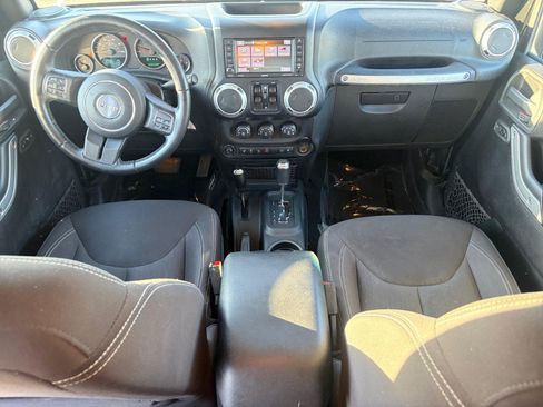 Used 2016 Jeep Wrangler Unlimited Sahara w/ Connectivity Group AWD/4WD image 23