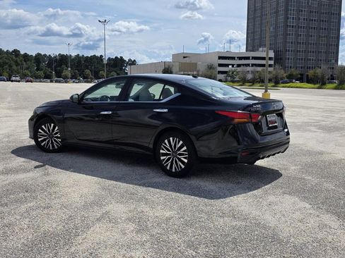 Used 2023 Nissan Altima 2.5 SV w/ SV Premium Package FWD image 4
