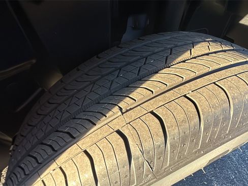 New 2025 Ford Maverick XLT w/ XLT Luxury Package image 13