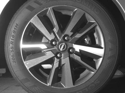 Used 2025 Nissan Versa SV image 13