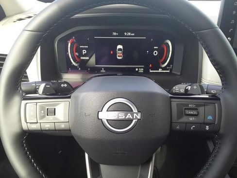 Used 2025 Nissan Rogue SL FWD image 11