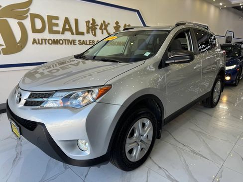 Used 2015 Toyota RAV4 LE AWD/4WD image 4