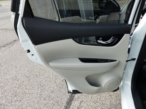 Used 2021 Nissan Rogue Sport SV FWD image 33