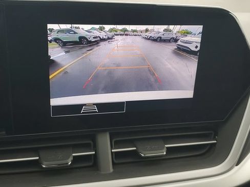 Certified 2025 Chevrolet Trax LS FWD image 23