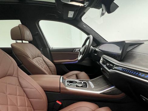 Used 2023 BMW X7 xDrive40i w/ Premium Package image 6