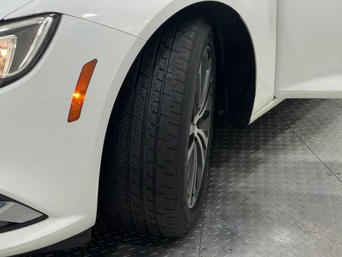 Used 2018 Buick Regal Preferred image 34