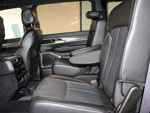 Used 2024 Jeep Wagoneer Series II AWD/4WD image 27