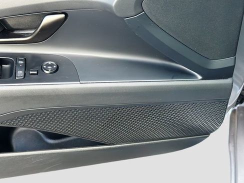Certified 2025 Hyundai Elantra Sport FWD image 18