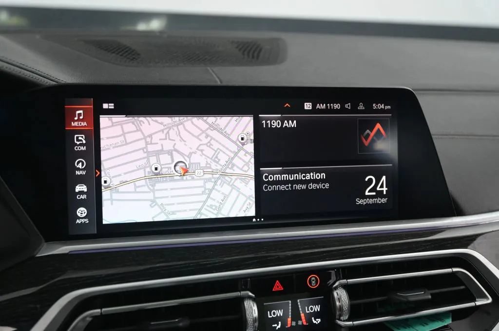 Used 2021 BMW X7 xDrive40i w/ M Sport Package AWD/4WD image 27