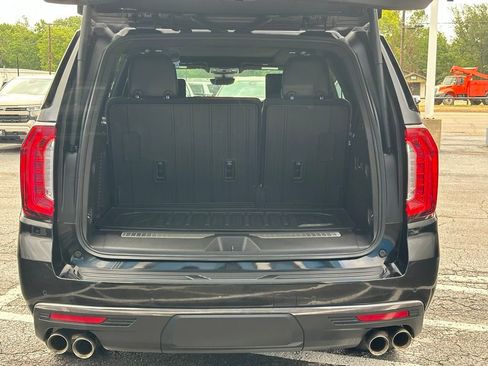 Used 2023 GMC Yukon Denali Ultimate w/ LPO, Floor Liner Package AWD/4WD image 8