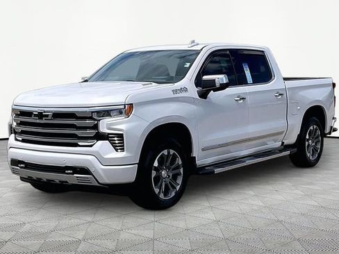 Used 2025 Chevrolet Silverado 1500 High Country w/ Technology Package AWD/4WD image 3